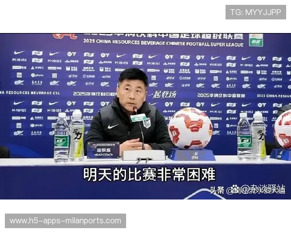 主教练临场换人策略分析成为赛后讨论热点，主教练上场踢球